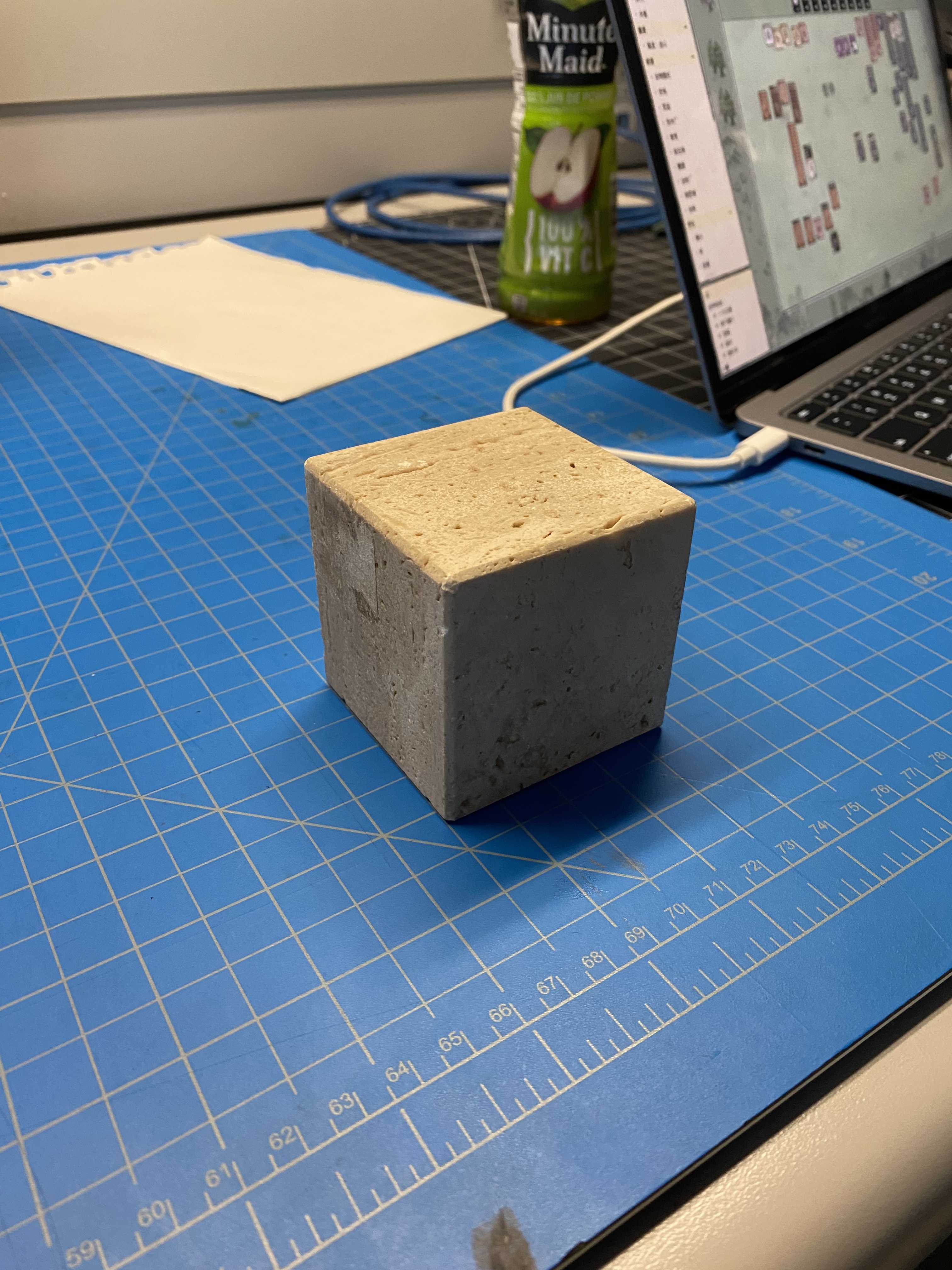 Material: Hard Rock cube, Mineral substance, Inorganic，Proccessed，light yellow